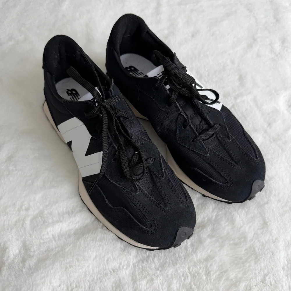 New Balance 327 Black White Boy’s Size 6